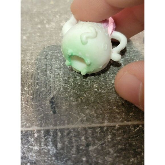 Mini white cat teapot moose Shopkins toy figure - Picture 5 of 5